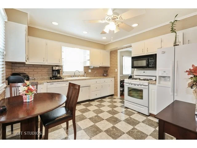Photo of 877 S Wolf Road