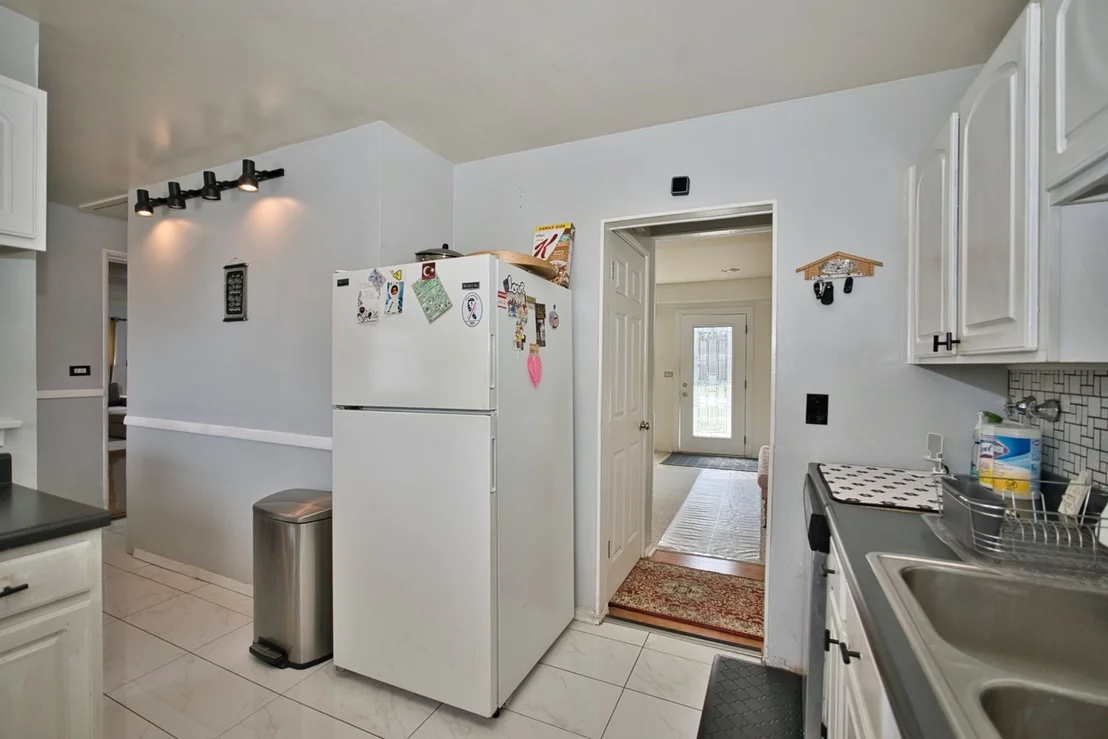 Photo of 6948 Beckwith Road