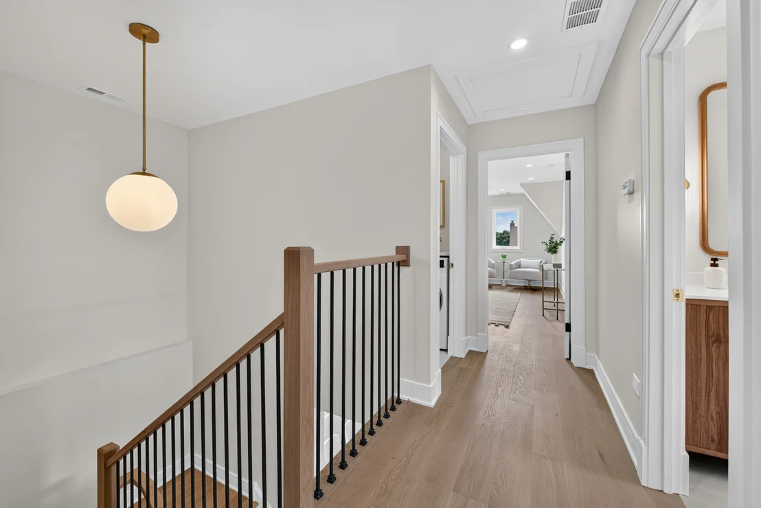 Photo of 5652 W Cullom Avenue