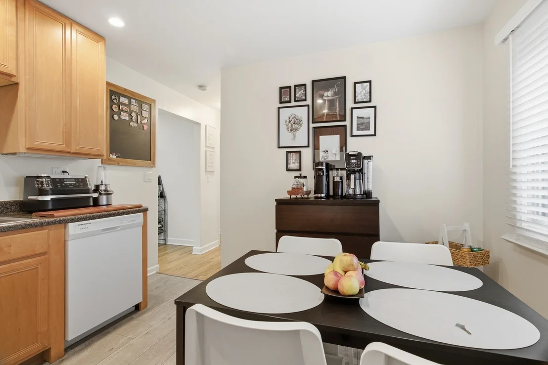 Photo of Unit 1E at 3818 RUBY Street