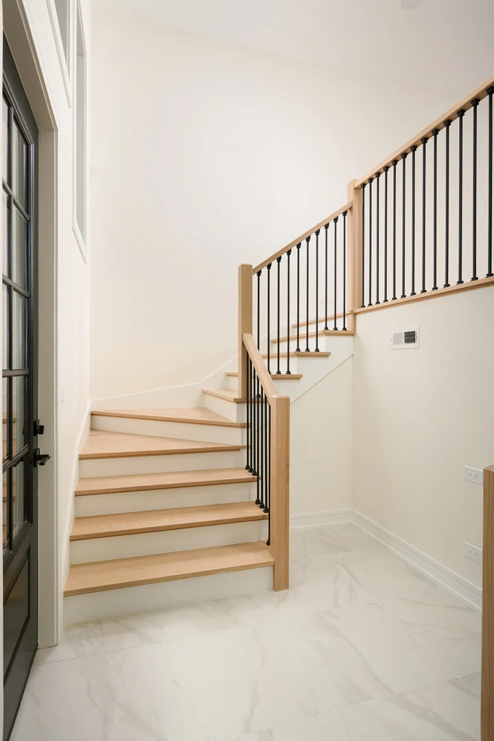 Photo of 513 W 28th Place