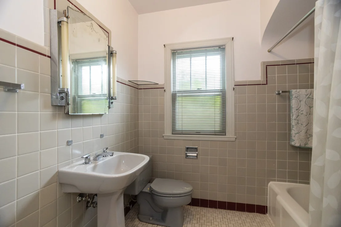 Photo of 2545 Greeley Avenue