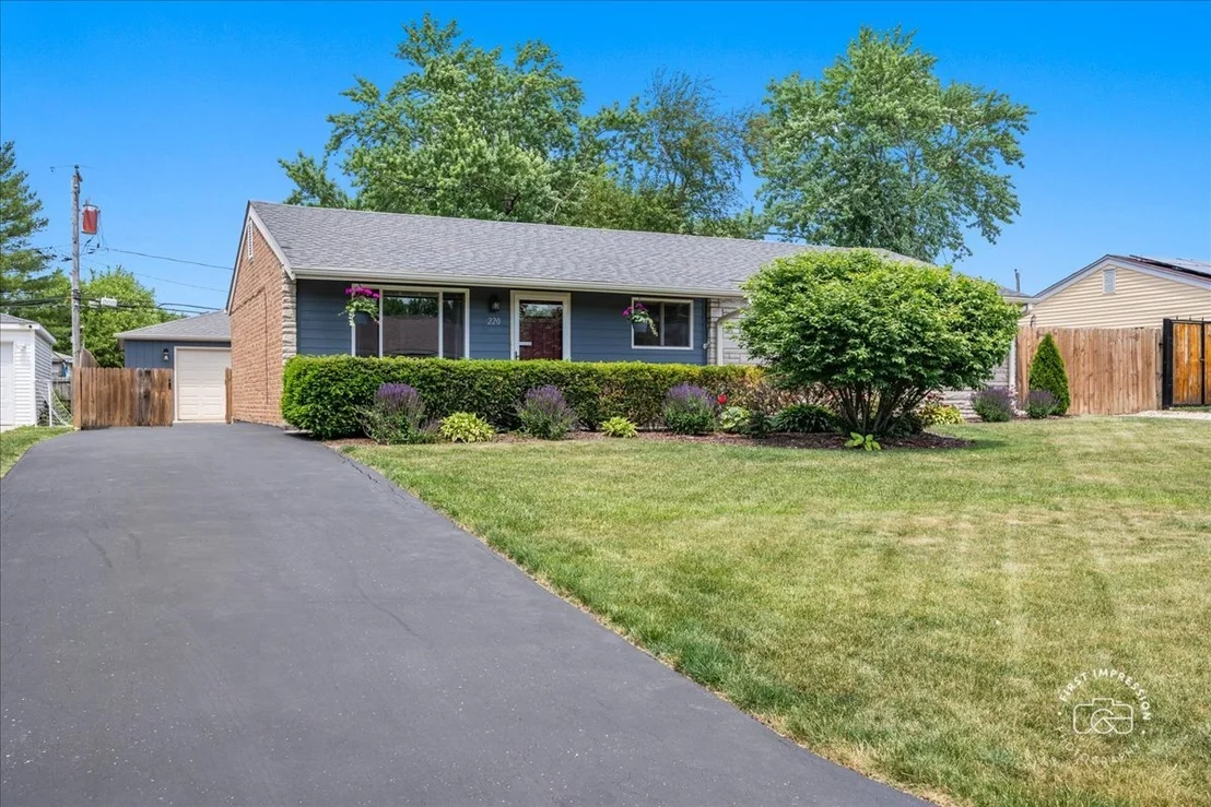 Photo of 220 Edgehill Drive