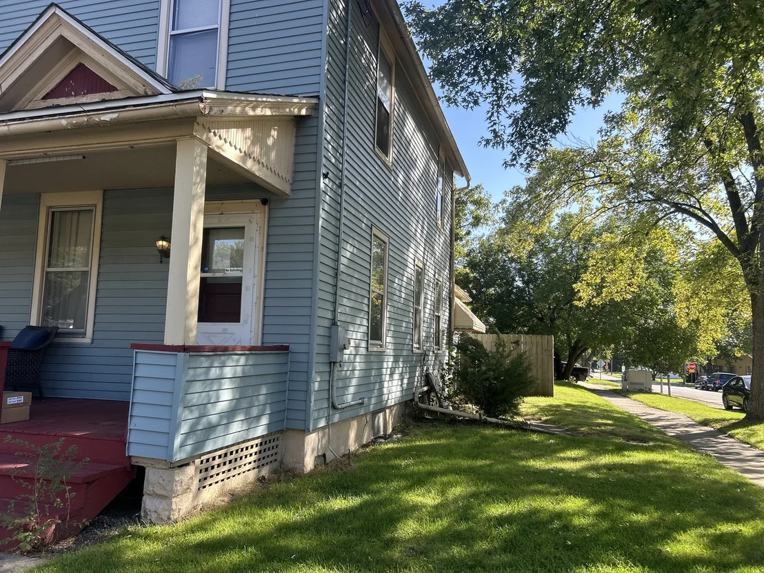 Photo of 554 Bangs Street
