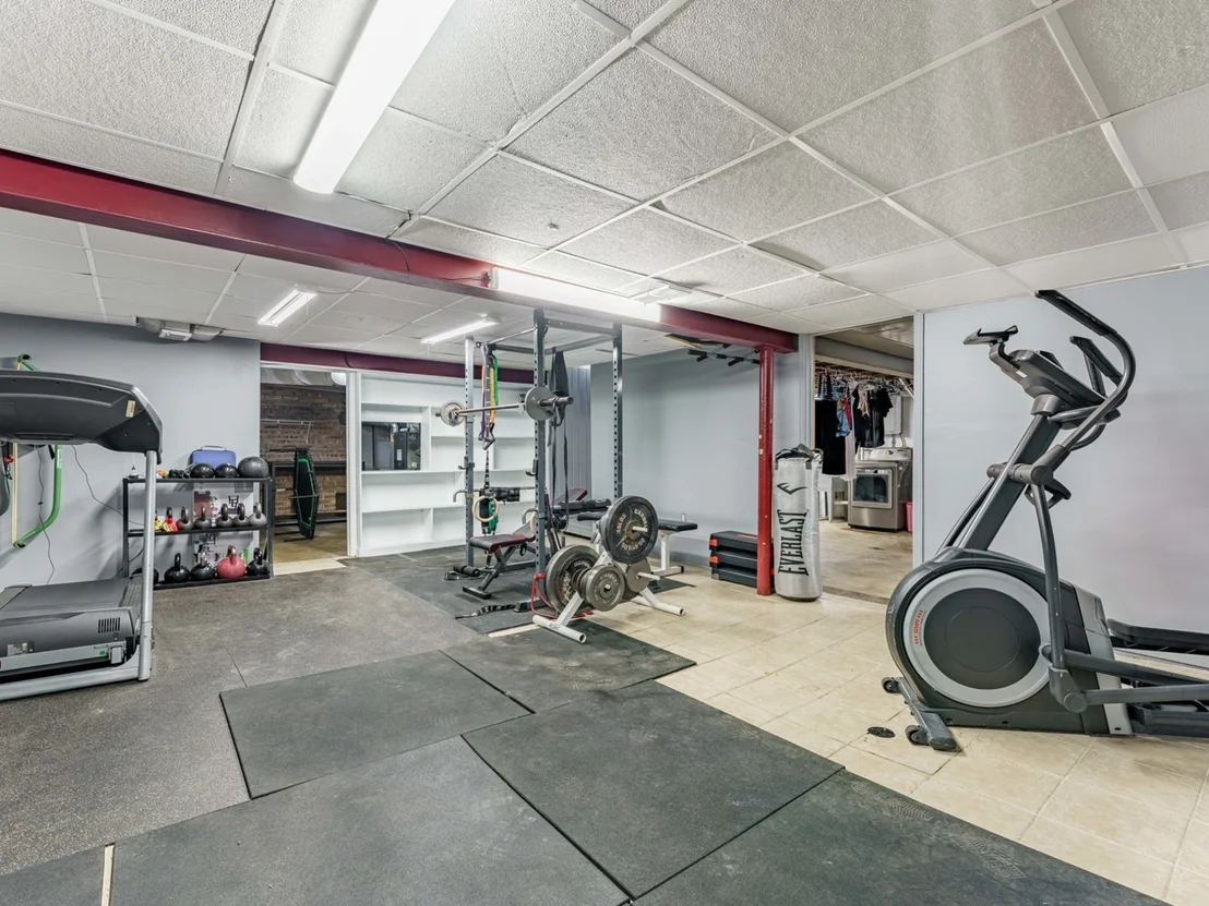 Photo of 301 W Lonnquist Boulevard