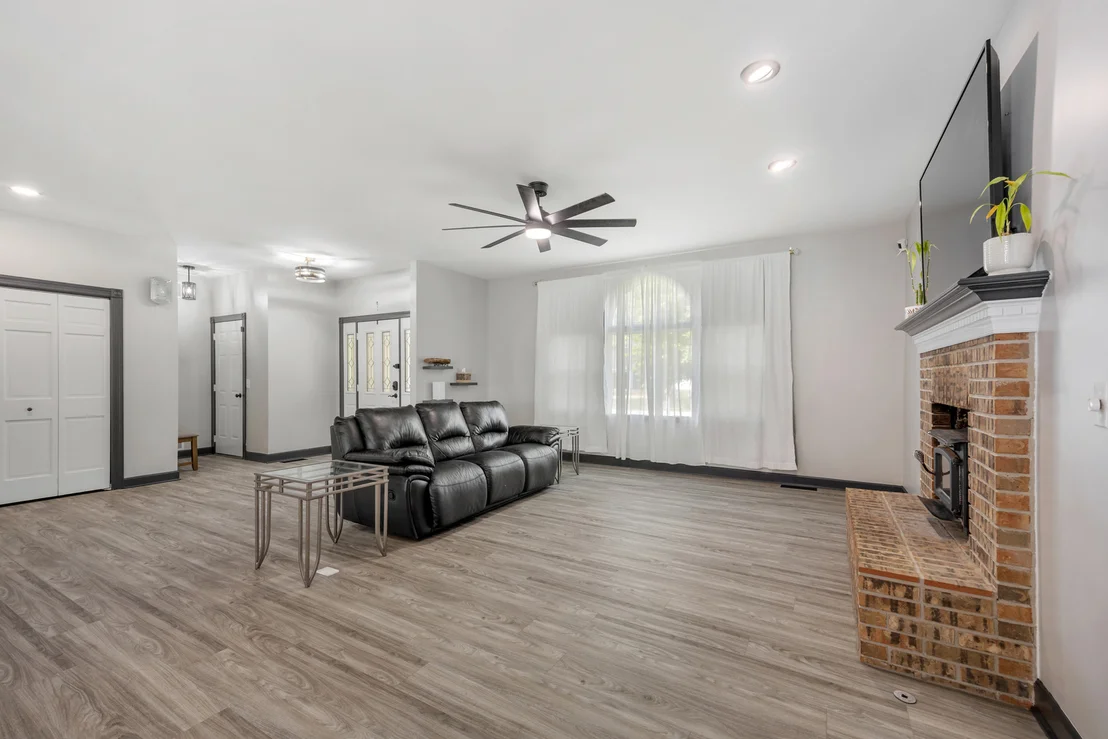 Photo of 660 Louise Drive