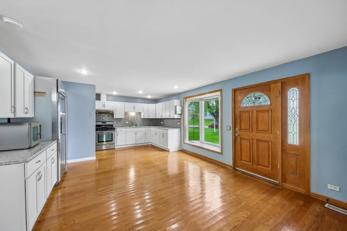 Photo of 670 Lakeview Lane