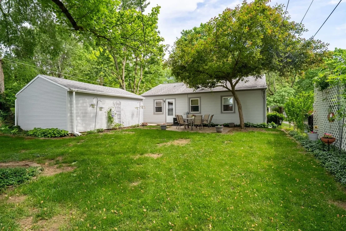 Photo of 1210 Greenlawn Drive