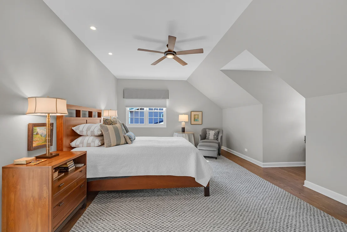 Photo of 991 Huntleigh Drive
