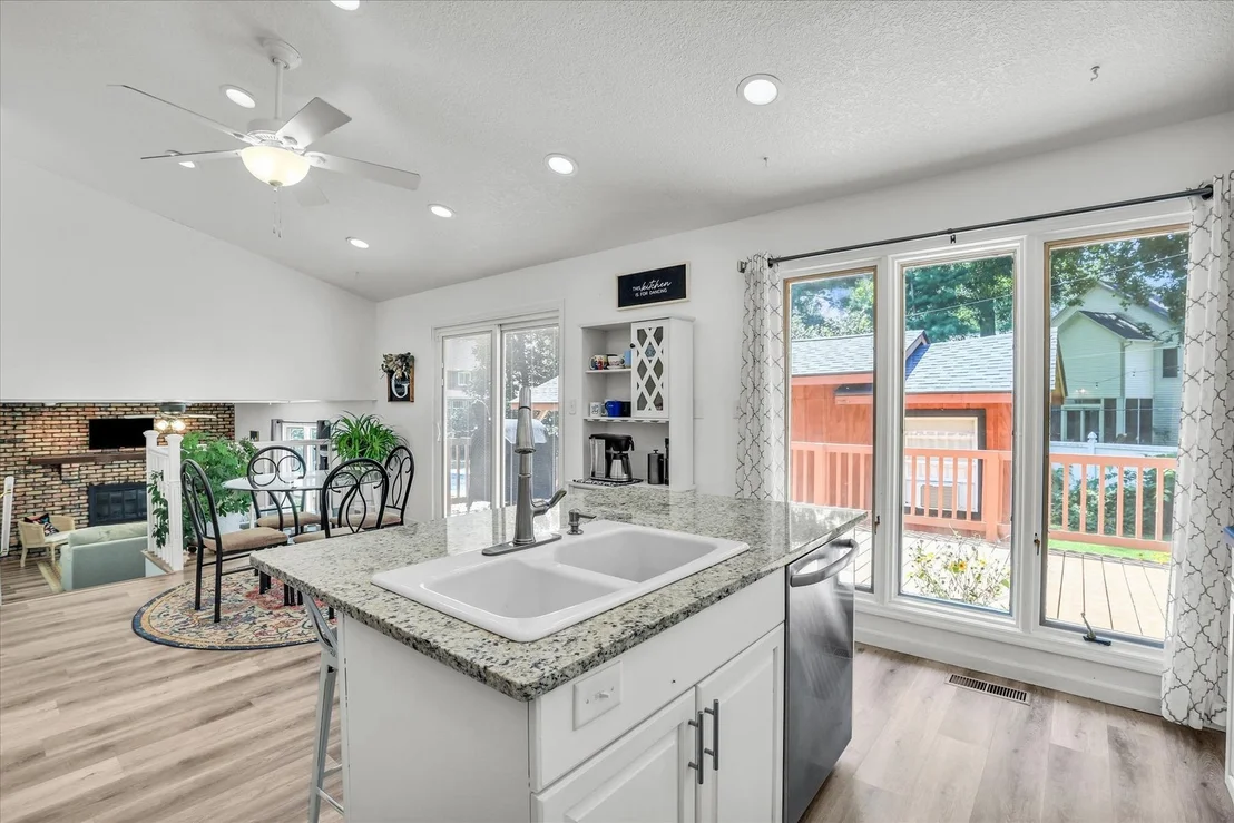 Photo of 715 Cortez Drive