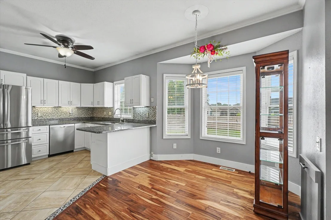 Photo of 1203 EDGEVIEW Drive