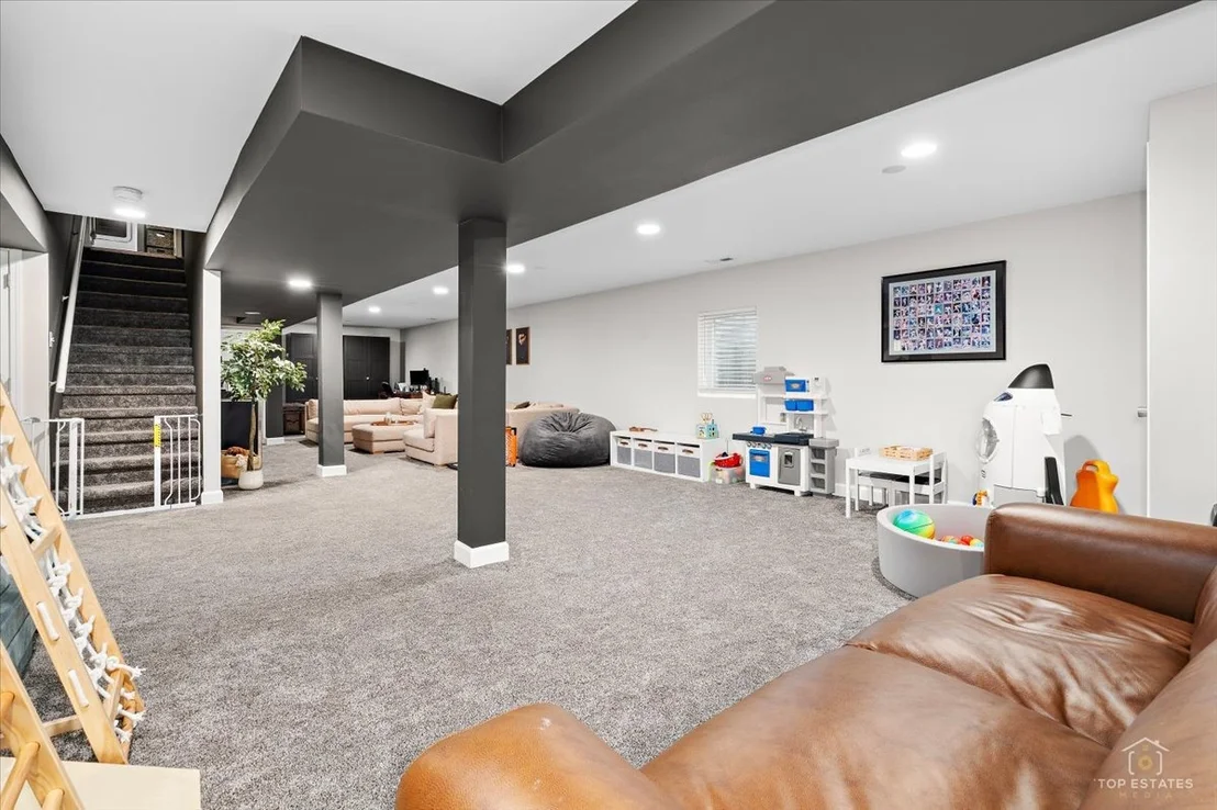 Photo of 875 RED CLOVER Drive