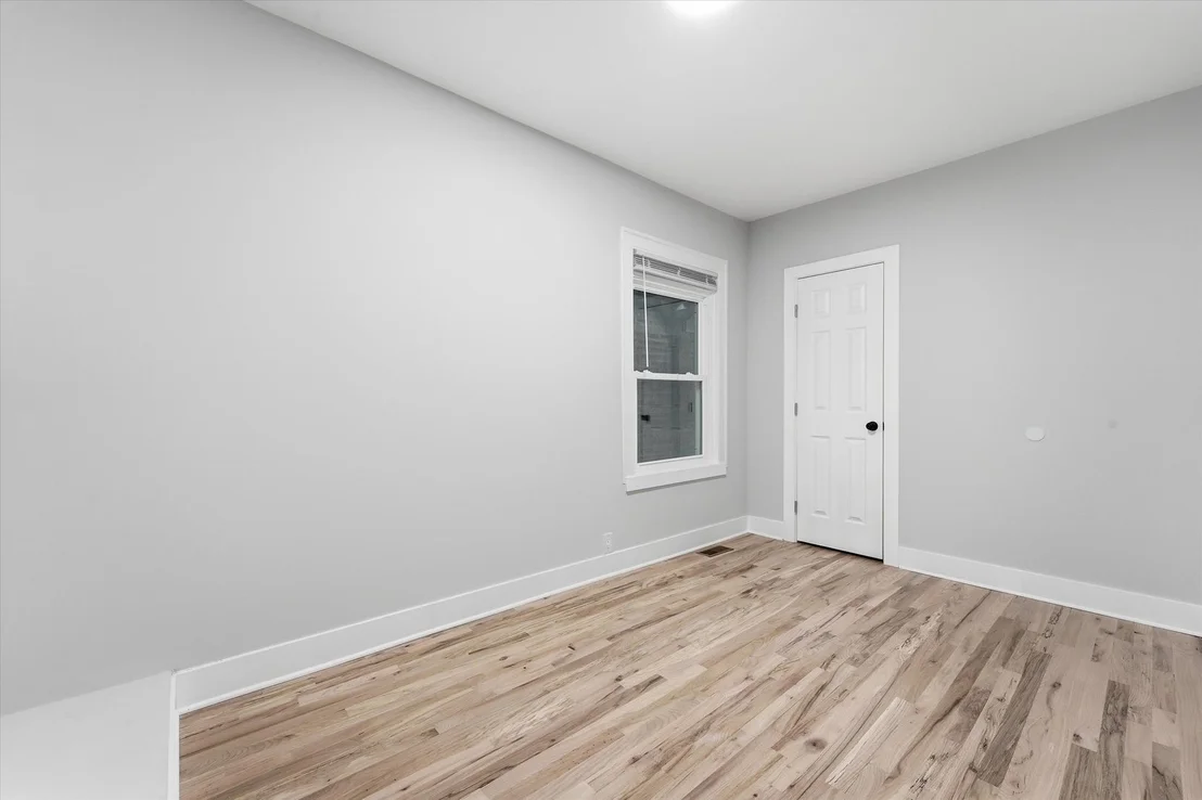 Photo of 623 E 88th Place