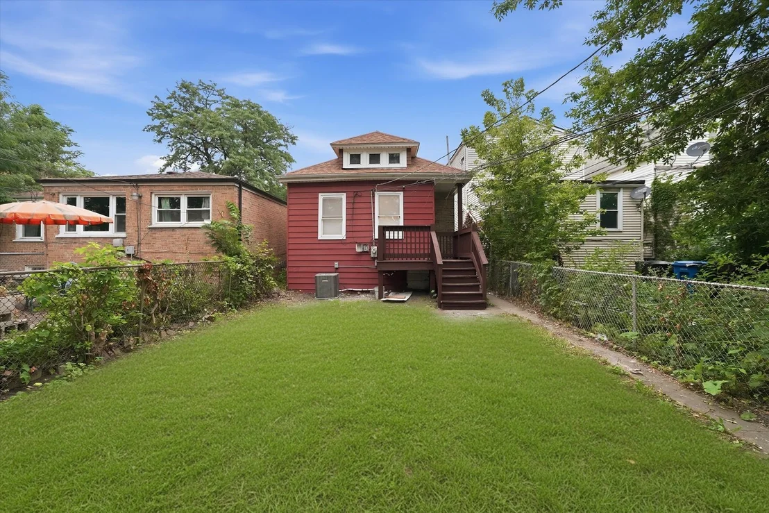 Photo of 623 E 88th Place