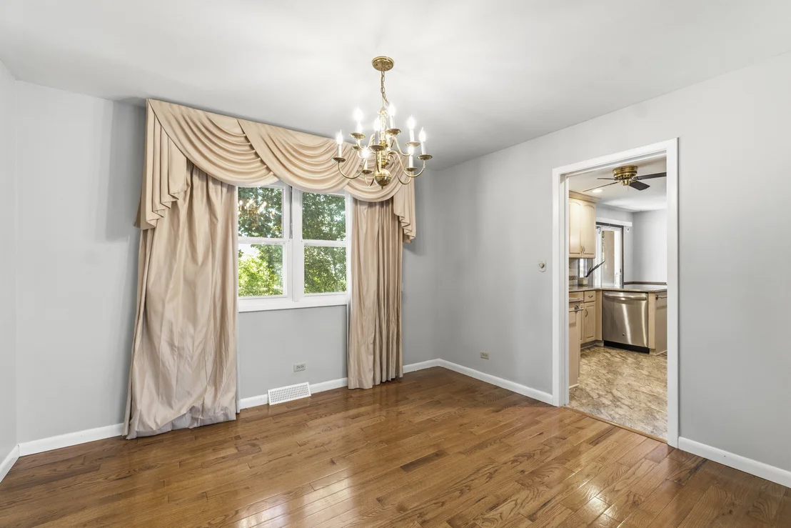Photo of 933 W Gilbert Avenue