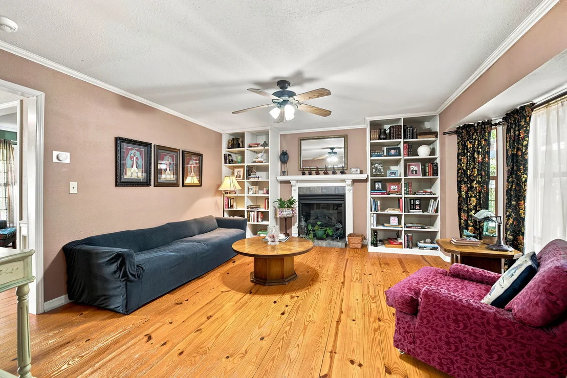 Photo of 1613 Locust Road