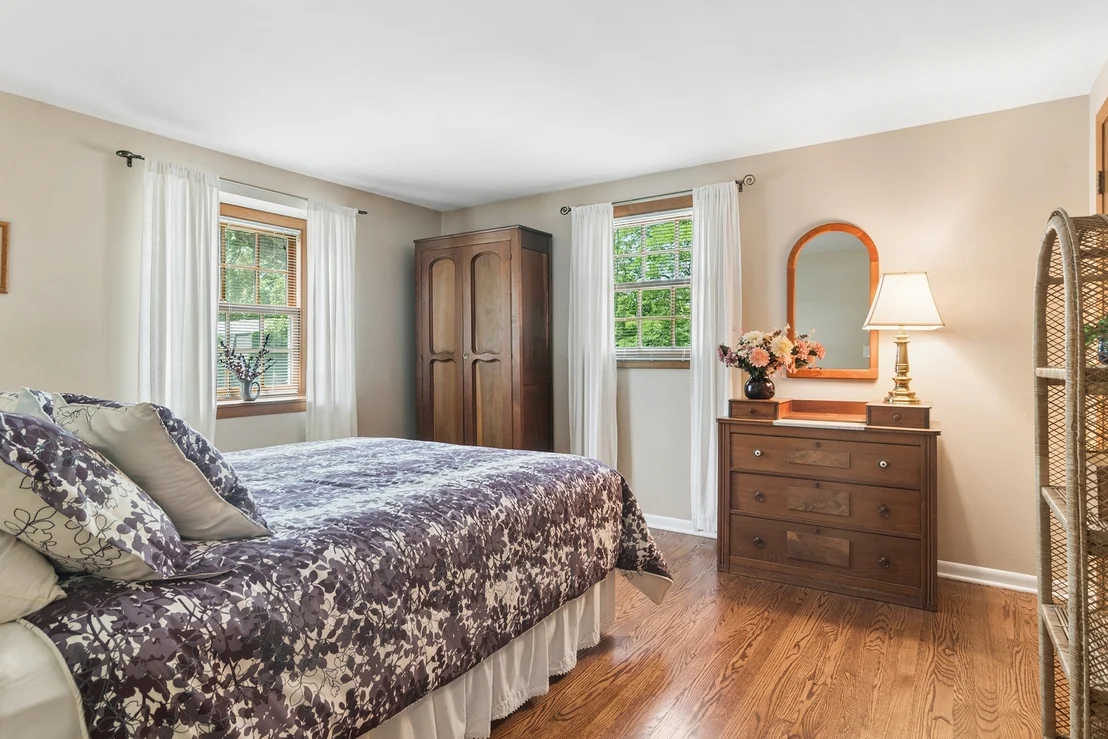 Photo of 562 E Carpenter Drive