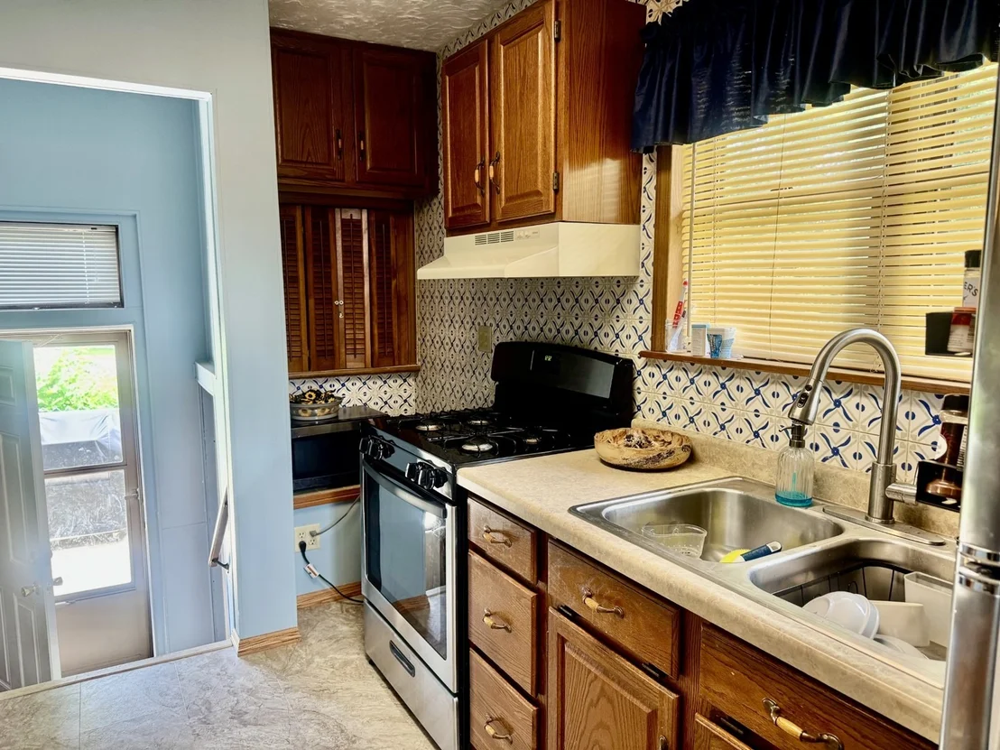 Photo of 105 W 4th Street