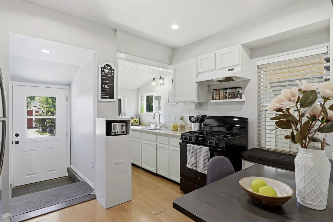 Photo of 827 Central Avenue