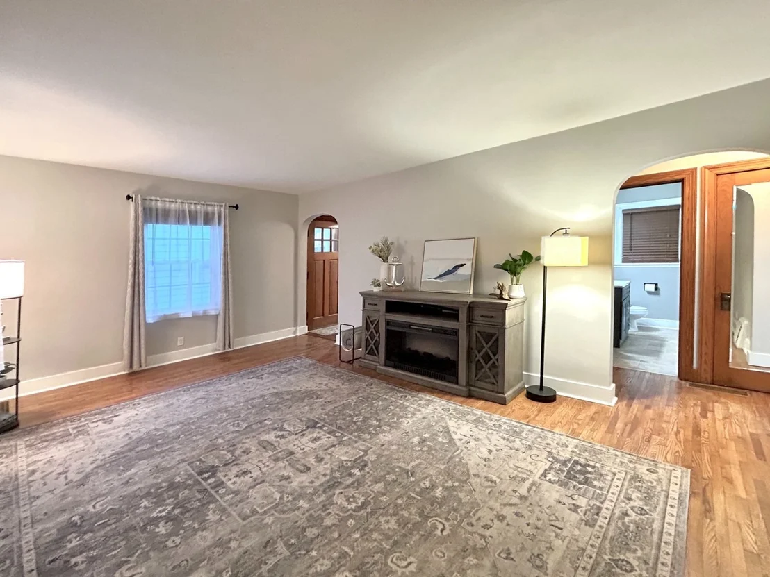 Photo of 822 Douglas Street