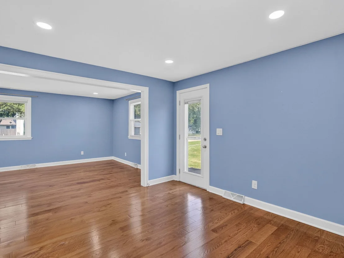 Photo of 637 S Outer Drive