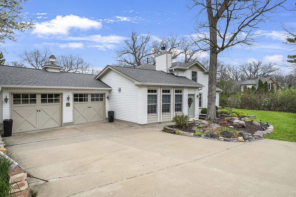 Photo of 10 Deerpath Lane