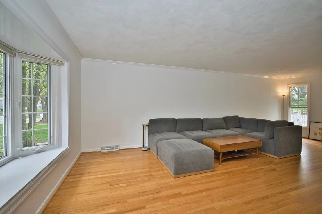 Photo of 2S510 Seneca Drive
