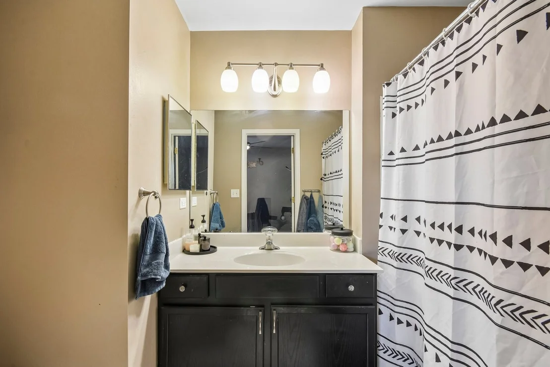 Photo of 418 Lakeview Circle