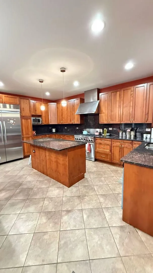 Photo of 422 W 42nd Place