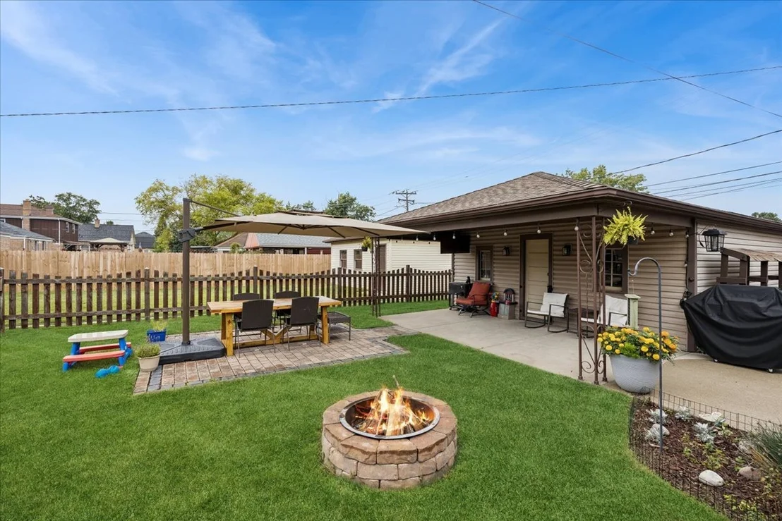 Photo of 8936 W Forestview Avenue