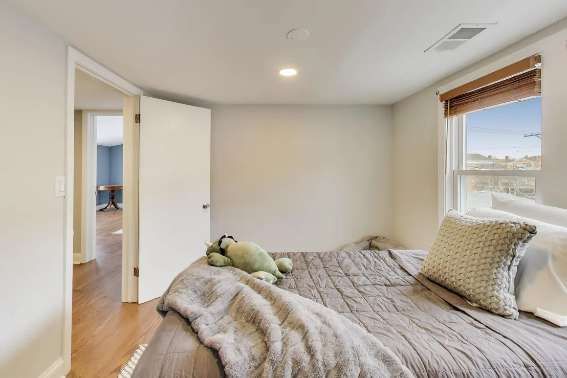 Photo of 6544 W Devon Avenue