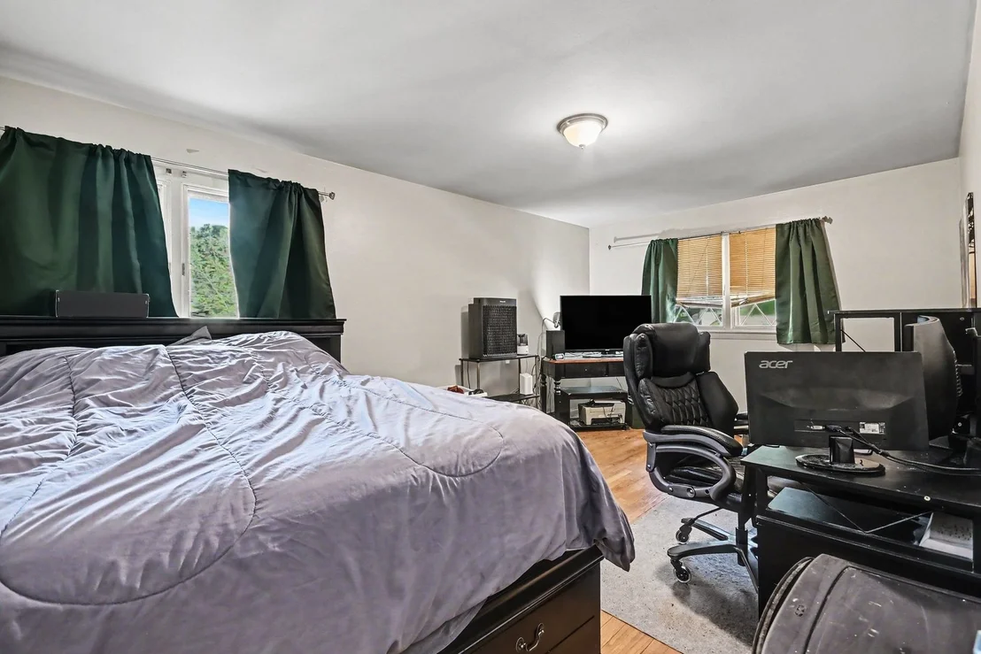 Photo of 906 N Rainbow Drive