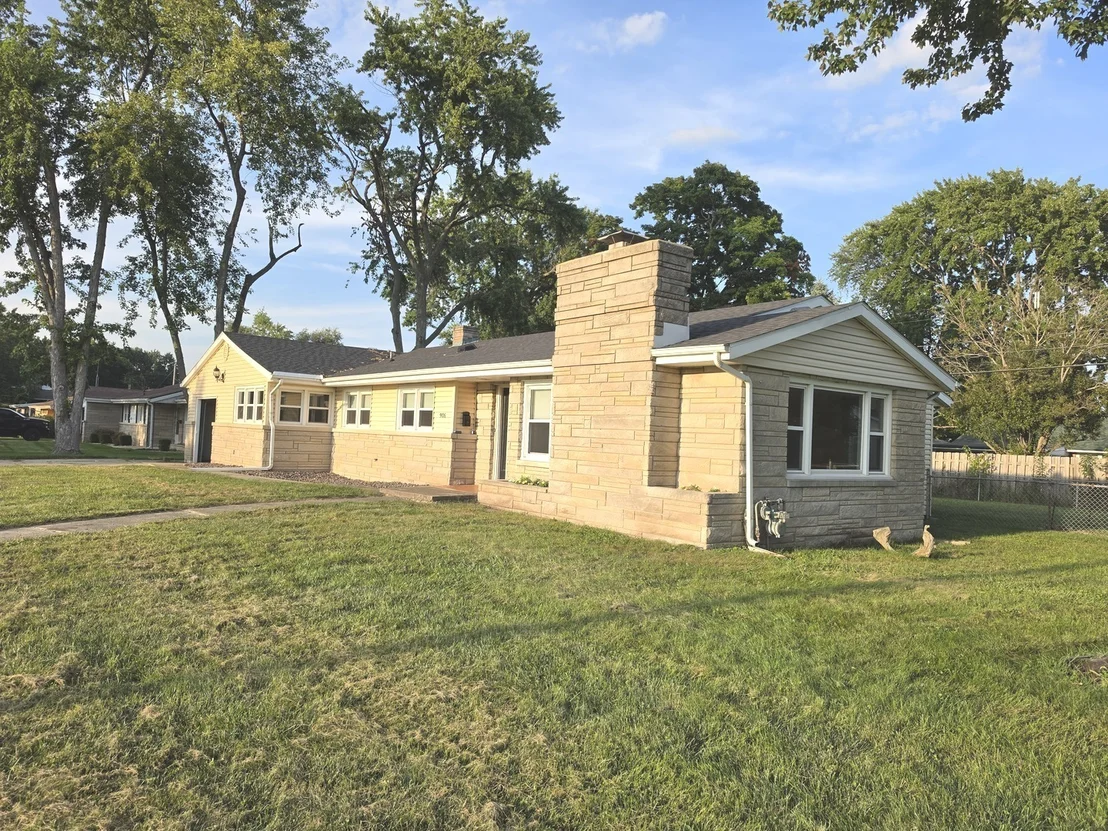 Photo of 906 Snyder Drive