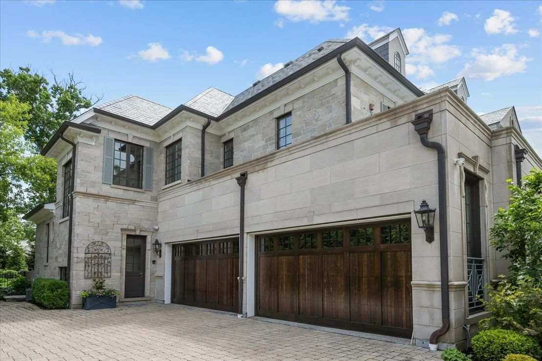 Photo of 677 Sheridan Road