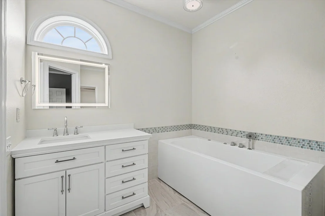 Photo of 1203 EDGEVIEW Drive