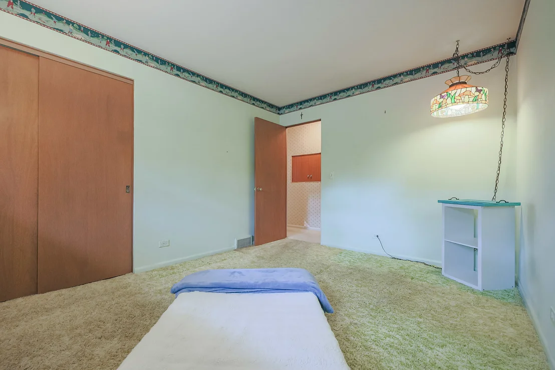 Photo of 853 Edgewater Drive