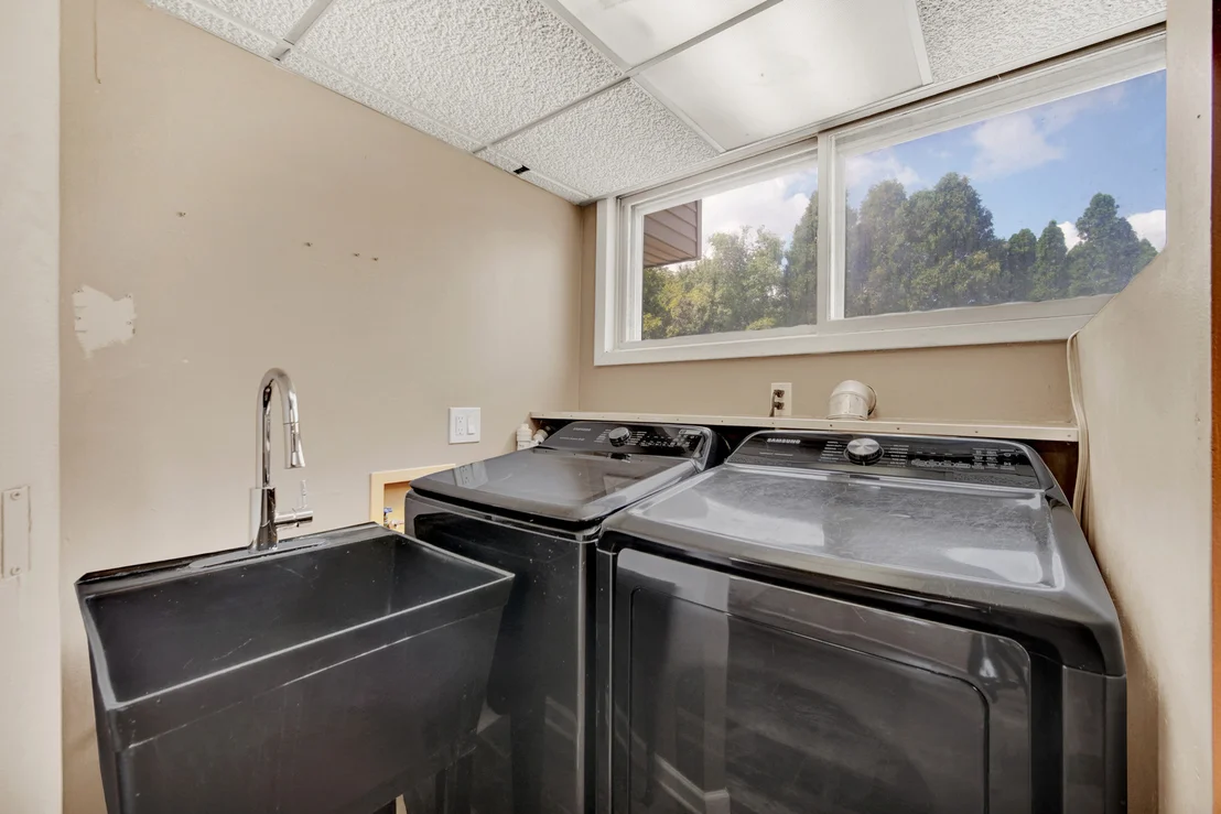 Photo of 562 N Plamondon Drive