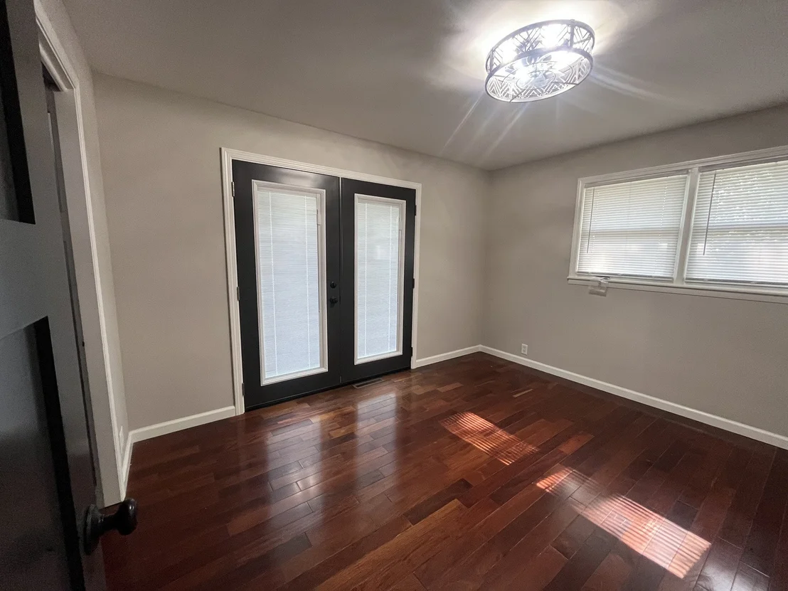 Photo of 1401 Oakleaf Drive