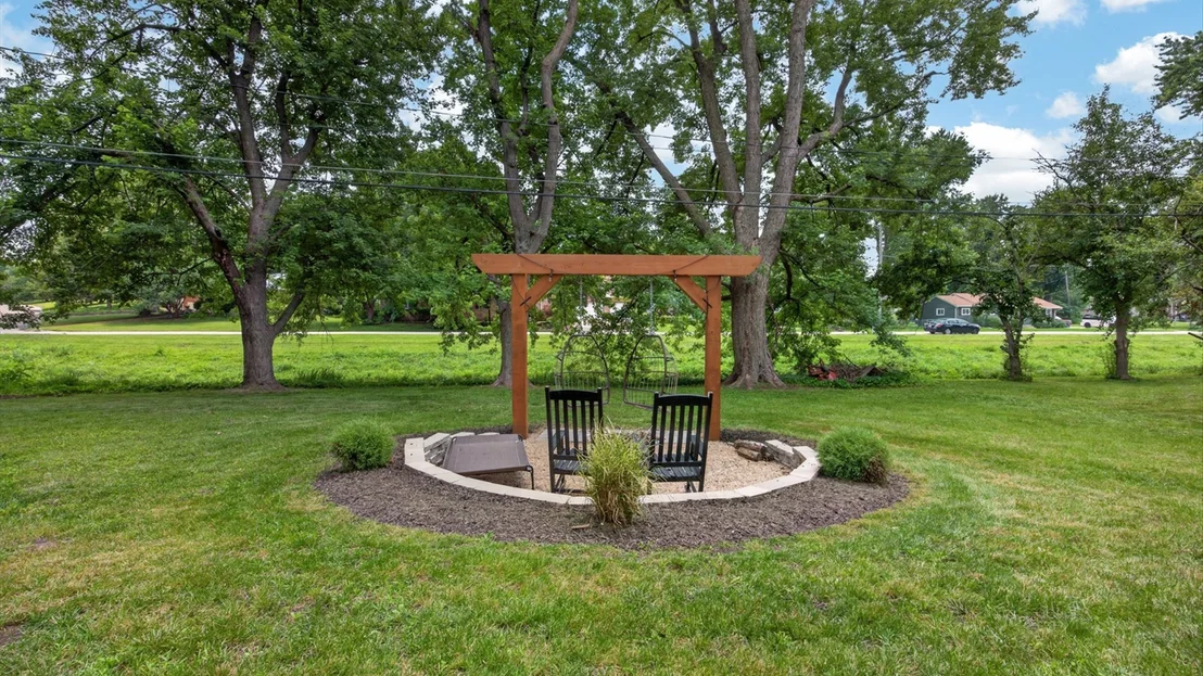 Photo of 1402 Maplewood Drive