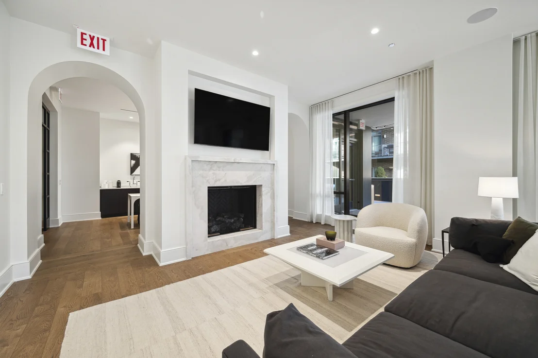 Photo of Unit 405 at 21 N May Street