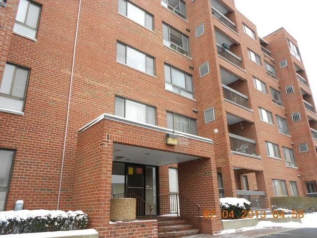 Photo of Unit 403 at 701 FORUM Square