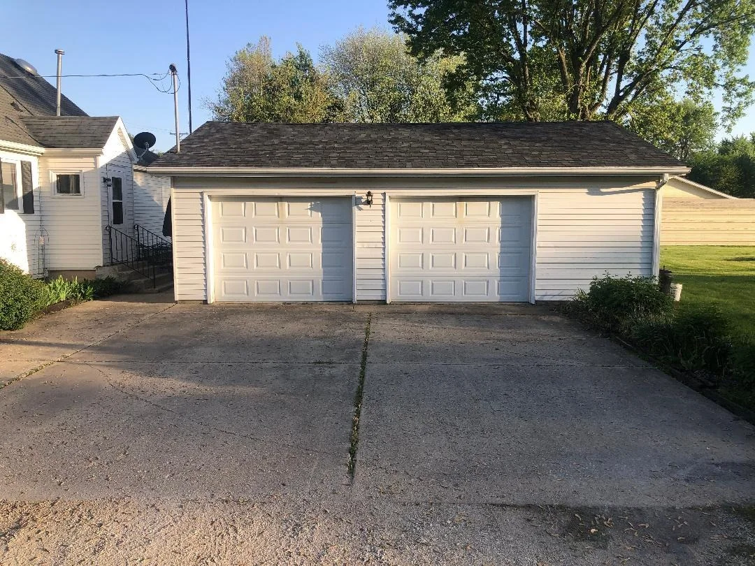 Photo of 196 N Division Street