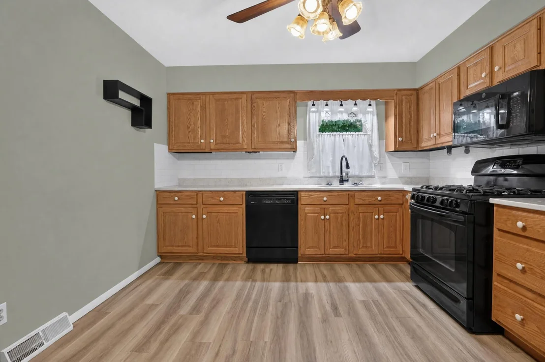 Photo of 1204 Searle Drive