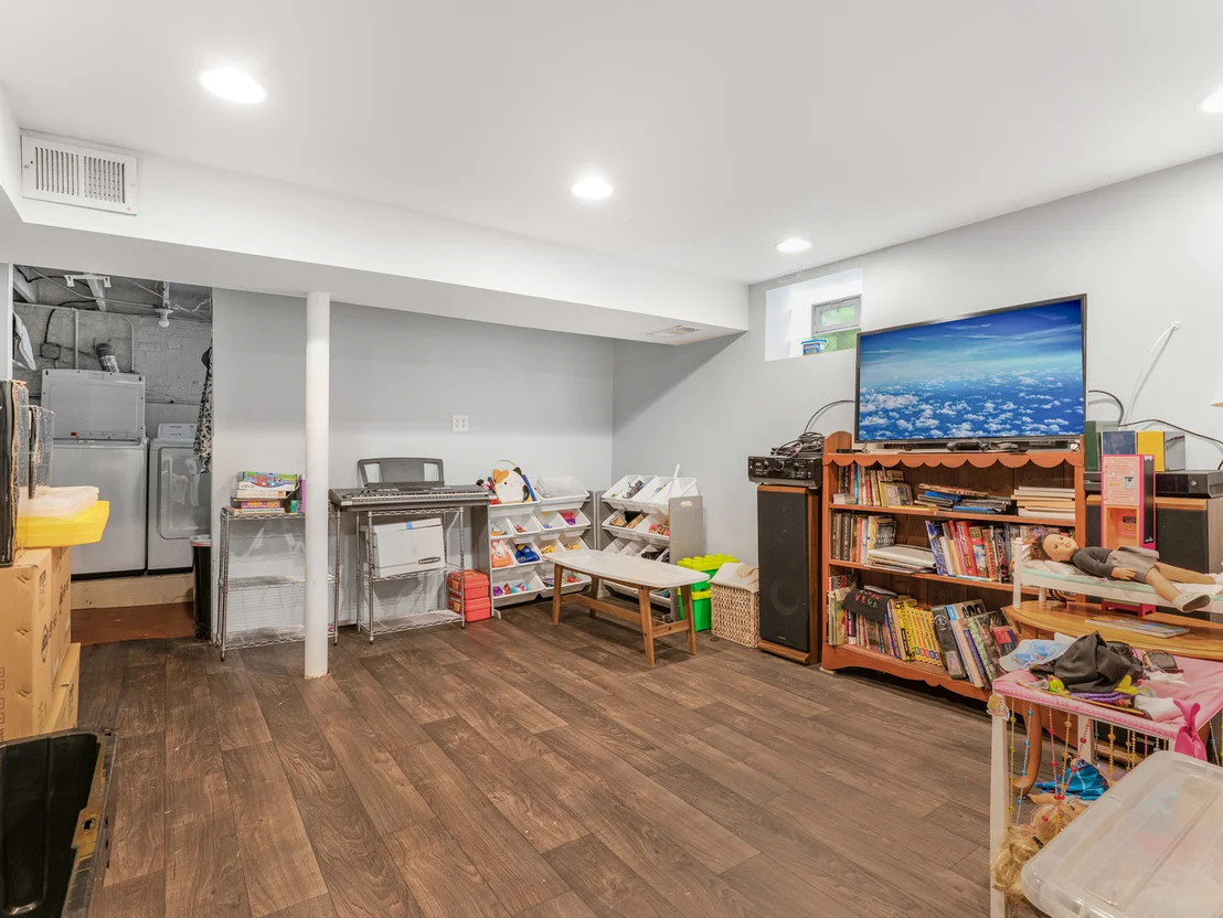 Photo of 528 Maple Lane