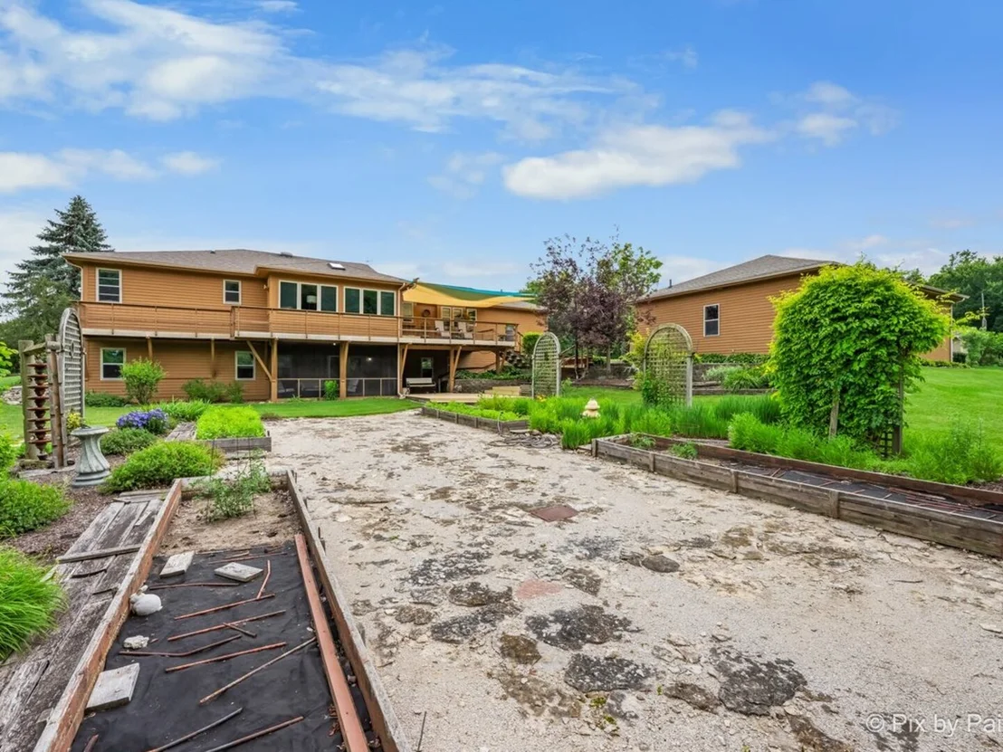 Photo of 28 Tomahawk Trail