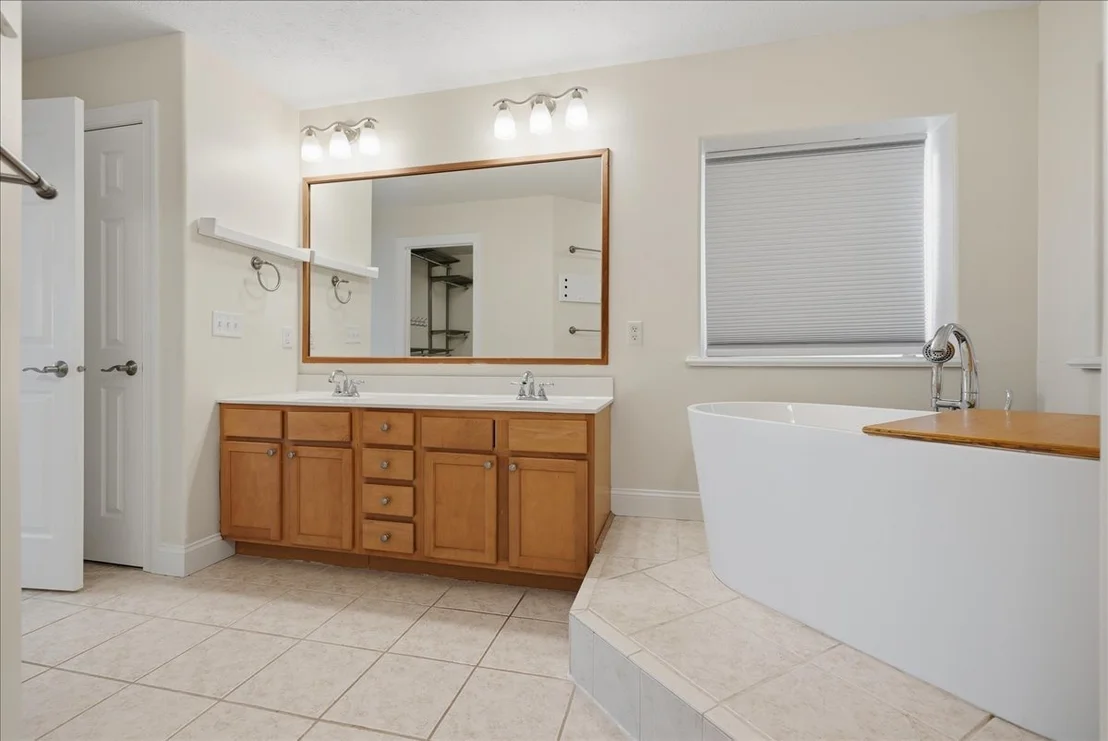 Photo of 2202 Bloomingdale Road