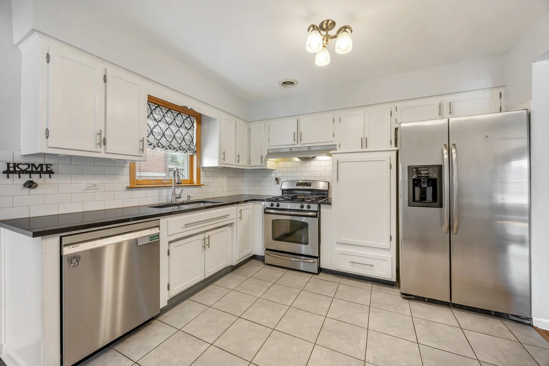 Photo of 952 W Grant Drive
