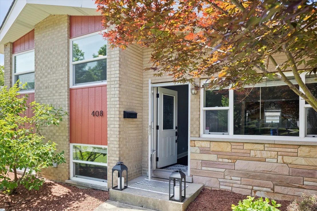 Photo of 408 W Commonwealth Lane