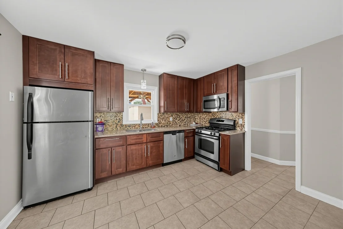Photo of 156 Oak Avenue