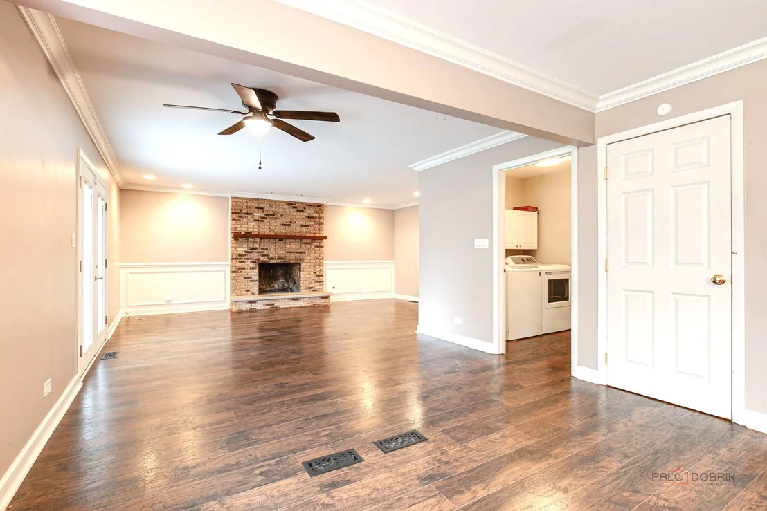 Photo of 562 Applegate Lane